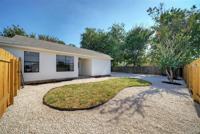 Building Photo - 12812 Heinemann Dr