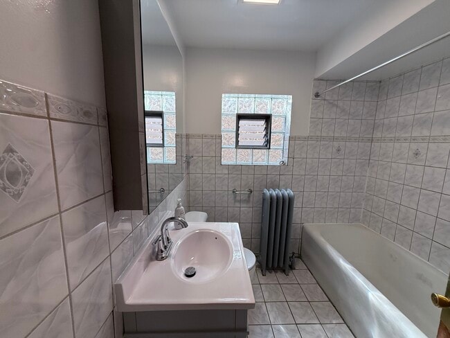 Foto del edificio - 2855 N Ridgeway Ave
