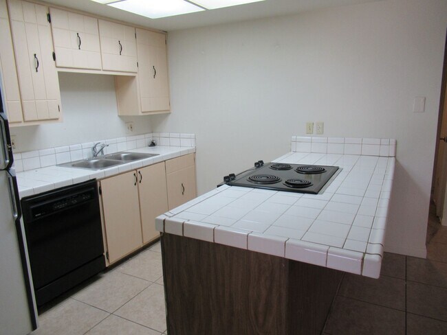 Foto del edificio - 2 BED 2 BATH DUPLEX FOR RENT