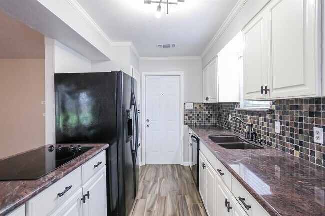 Foto del edificio - 11419 Hillcroft St