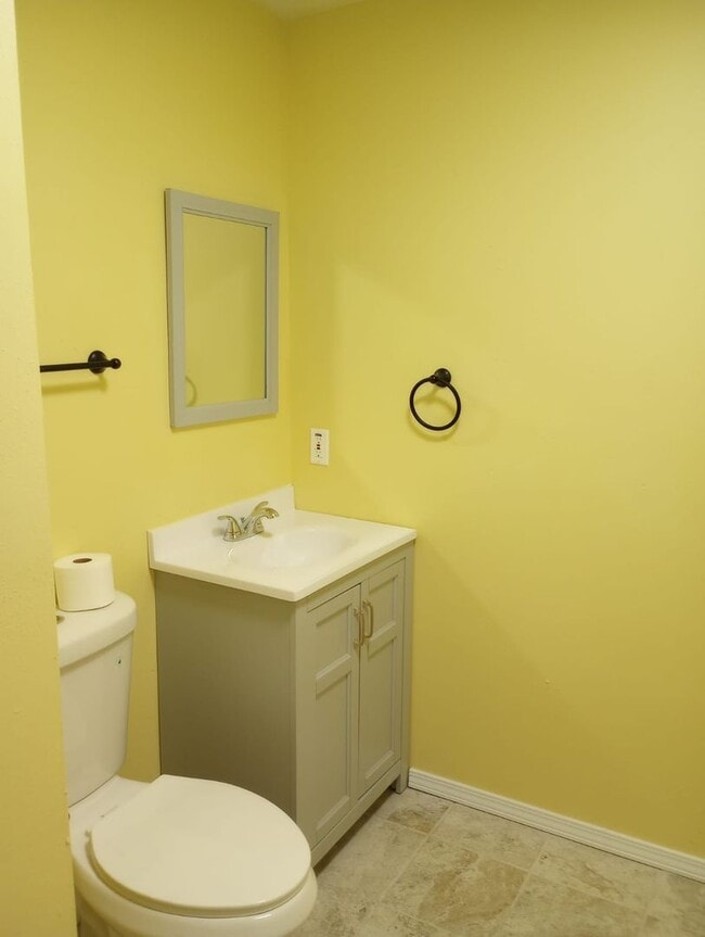 Building Photo - 3 bed 2 bath Renovated Rent Home