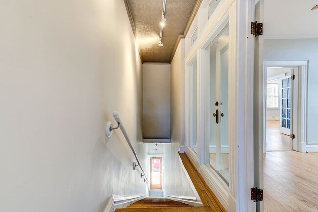 Building Photo - OPPORTUNITY KNOCKS 3 BED 1 BATH 1,400 SF ± Apartment in The Hill — Private Patio, Hardwood Floors...