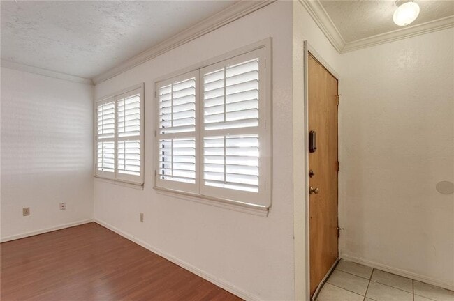 Building Photo - 2930 Colonial Ln