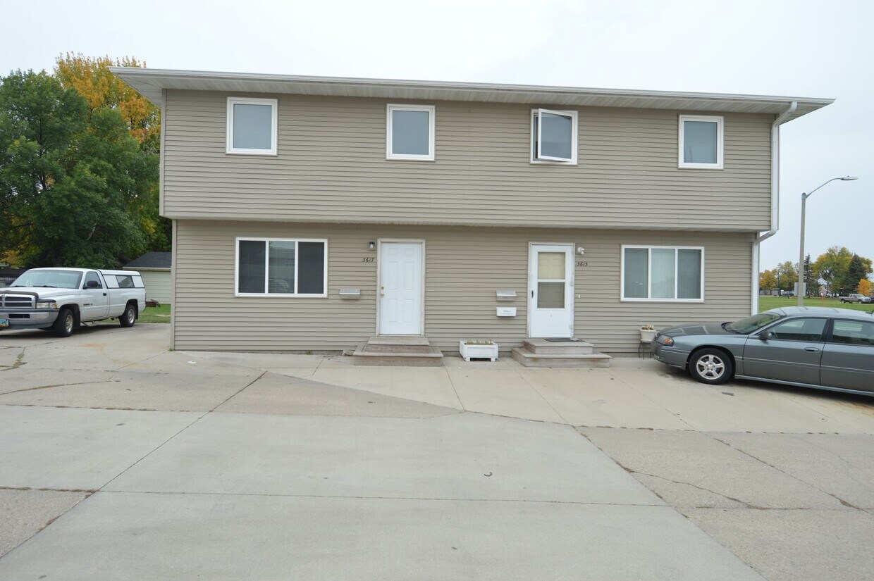 Primary Photo - Quiet Side by Side Duplex