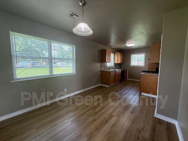 Foto del edificio - 30375 E 150th St S