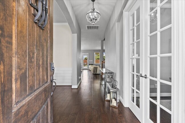 Foto del edificio - 2932 Hawkins Creek Ln