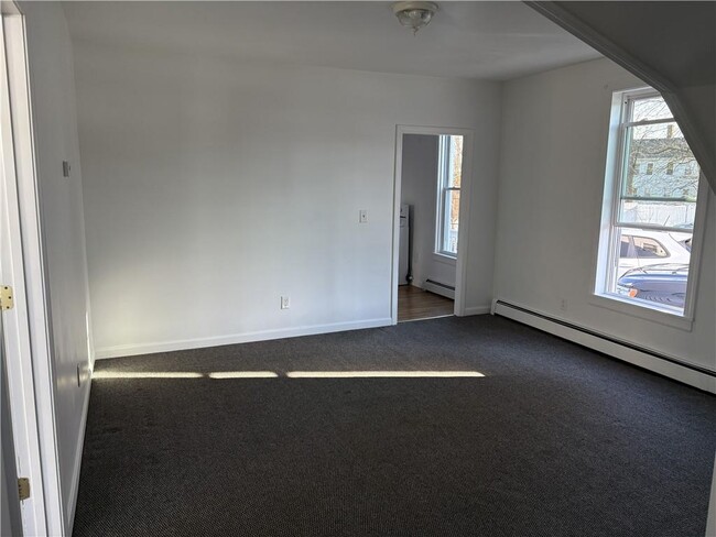 Foto del edificio - 453 Pond St