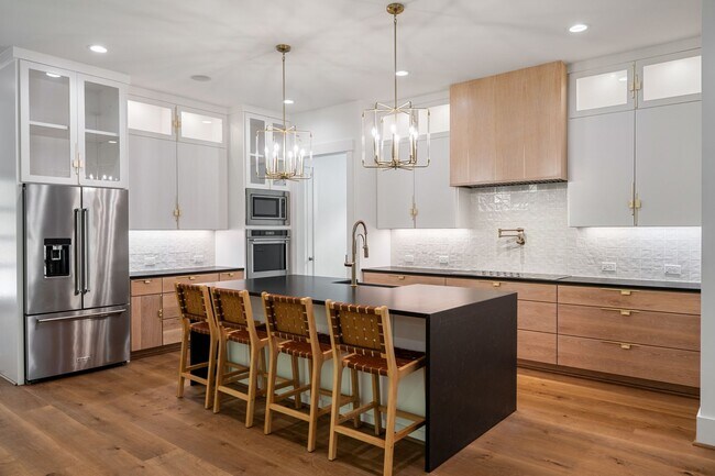 Foto del edificio - Modern 5-bedroom, 5-bathroom home in Durham