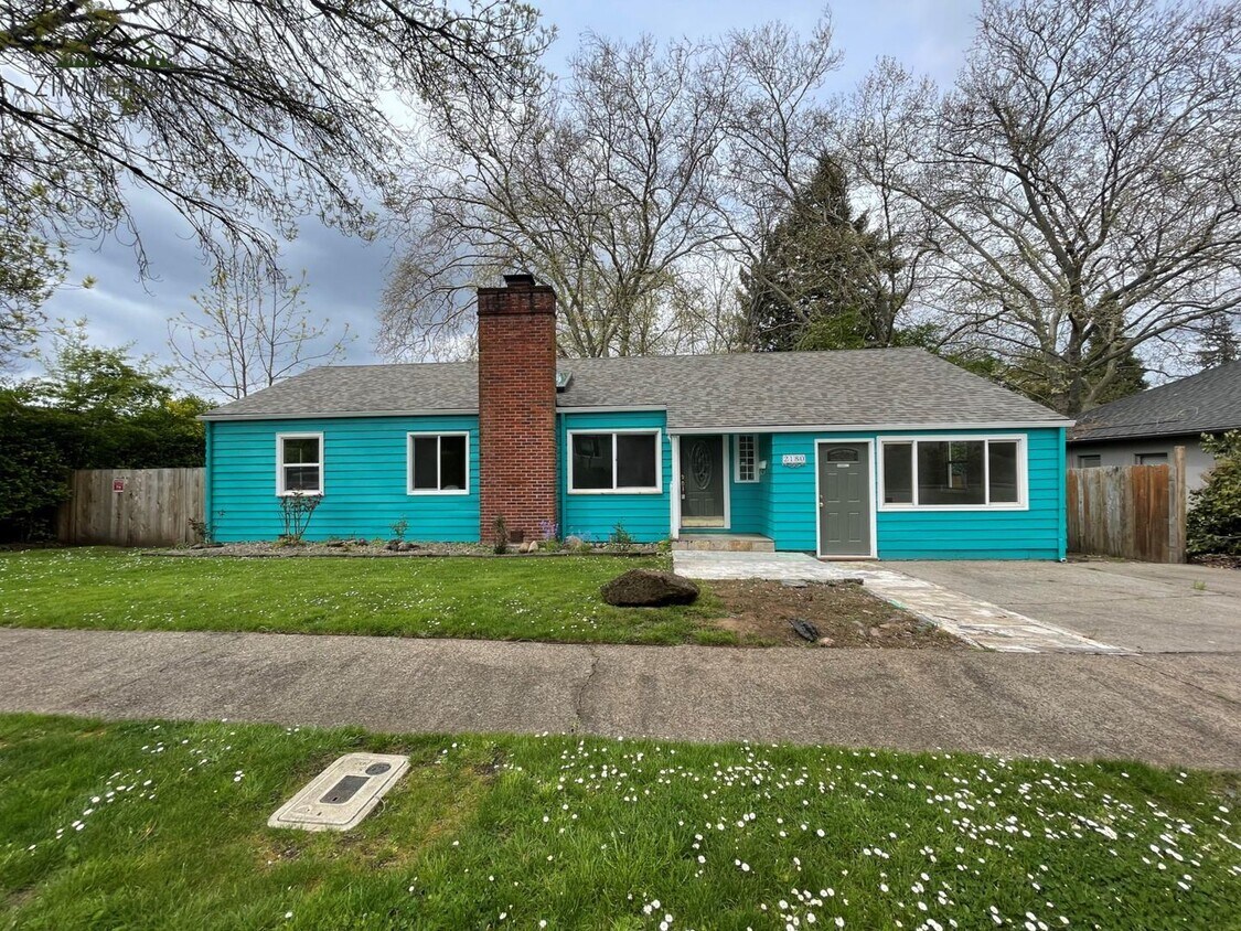 4 br, 2 bath House 2180 Adams St House for Rent in Eugene, OR