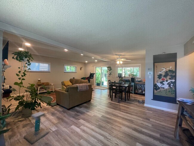 Foto del edificio - $0 DEPOSIT OPTION. CHARMING 3-BEDROOM HOME WITH LARGE YARD AND EASY ACCESS TO I-25 AND I-225