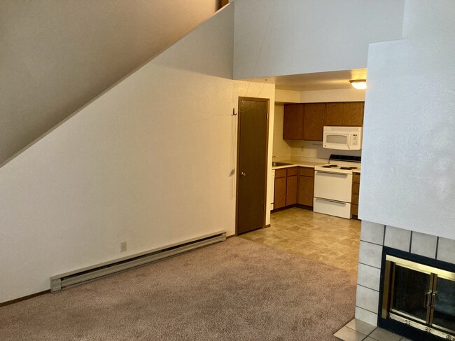 Building Photo - 147 E Willow Tree Ln