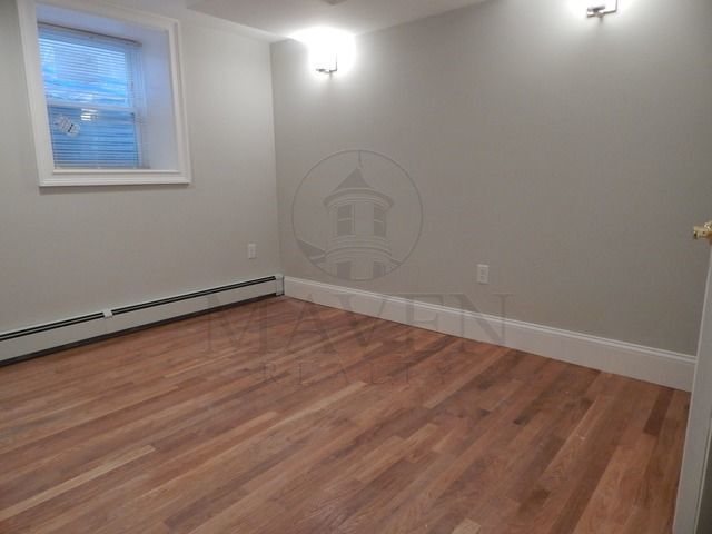 Building Photo - 483 Medford St