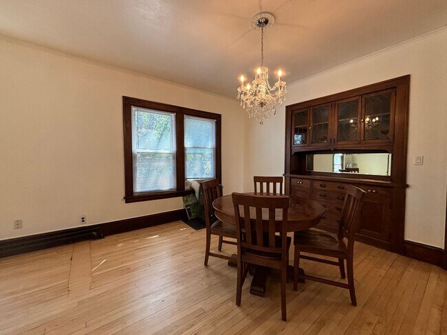 Foto del edificio - 614 5th St NE