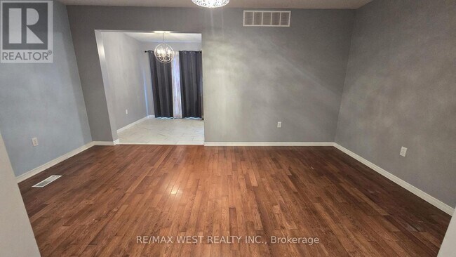 Building Photo - 203 Langlaw Dr