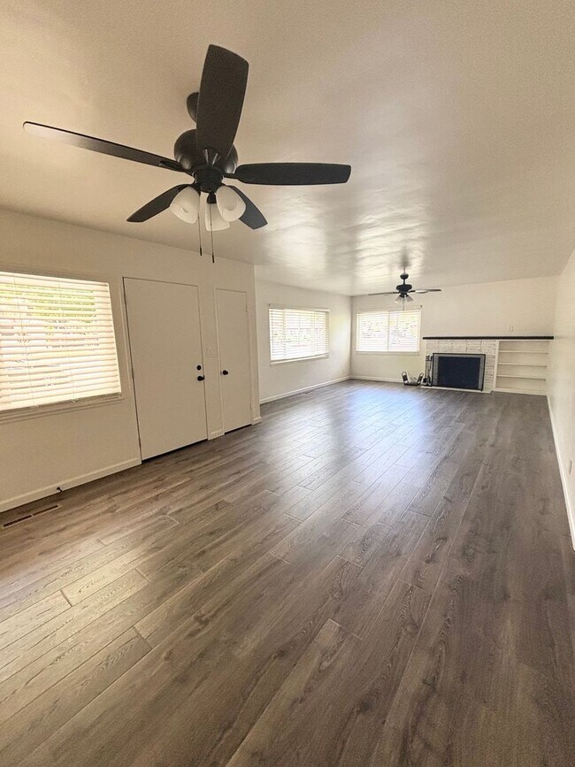 Building Photo - Beautiful 3 Bedroom on the Southside!
