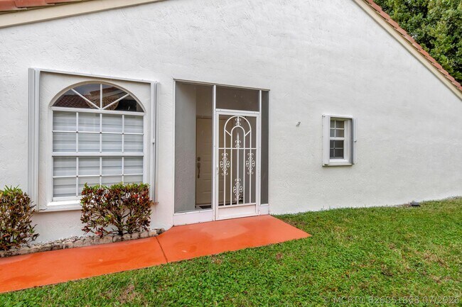 Building Photo - 6129 Heliconia Rd