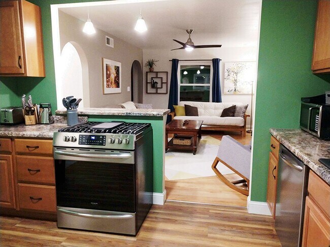 Building Photo - 2 Bedroom House in Oshkosh