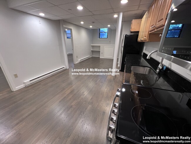 Building Photo - 51 Park Dr