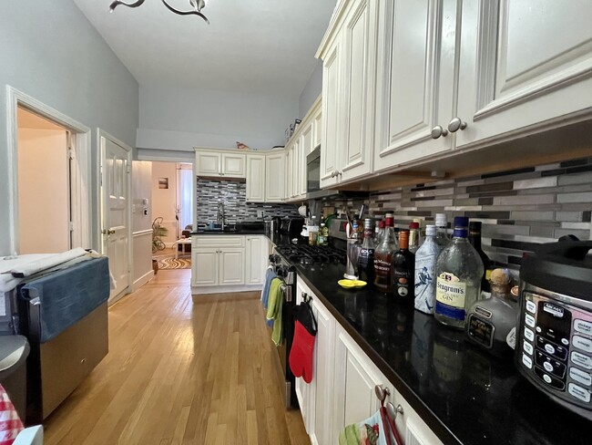 Foto del edificio - 686 Parker St