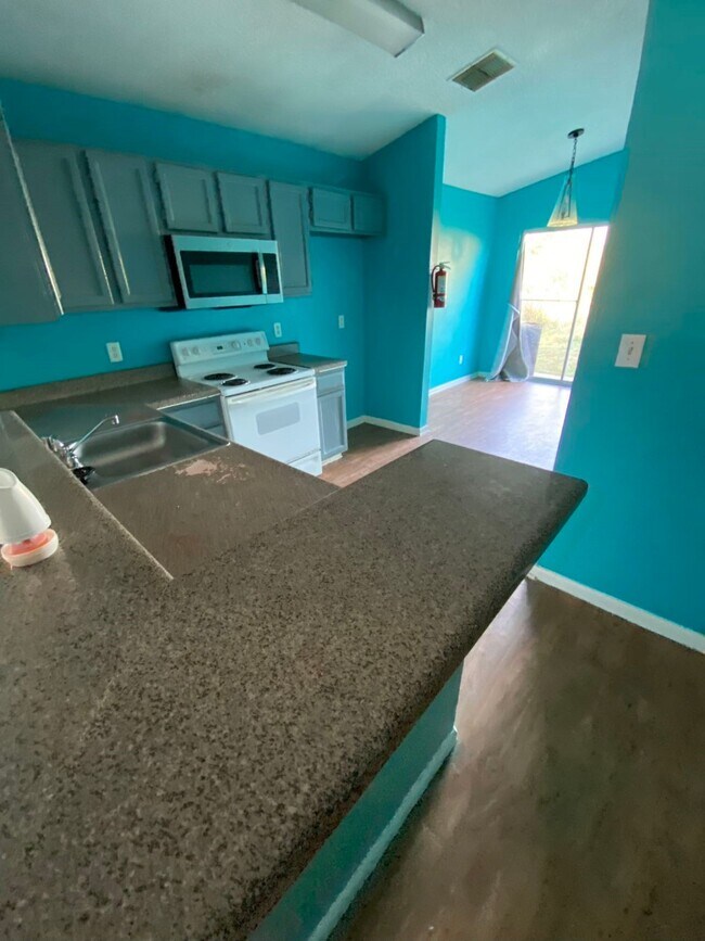 Foto del edificio - 15823 Ridgecroft Rd