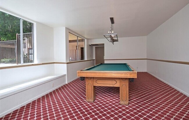 Foto del edificio - 5403 Newcastle Ave