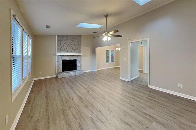 Foto del edificio - 4841 Chapelle Ct