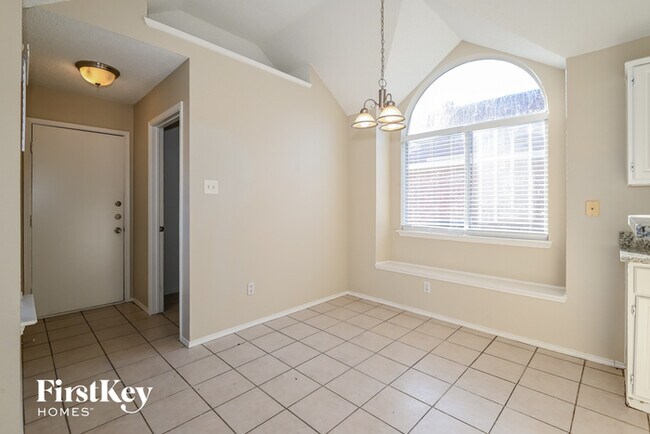 Foto del edificio - 2525 Hyacinth Dr