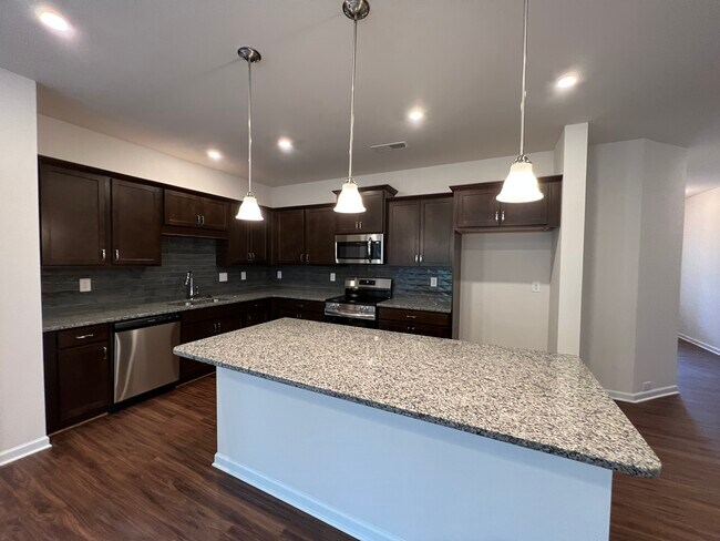 Building Photo - 121 Pinnacle Wy