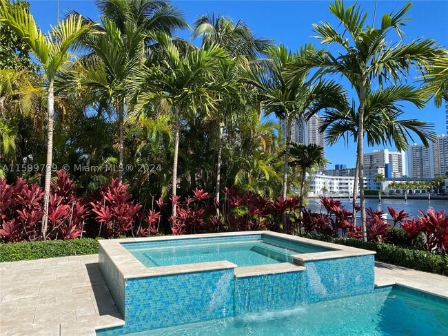 Foto del edificio - 513 Palm Dr