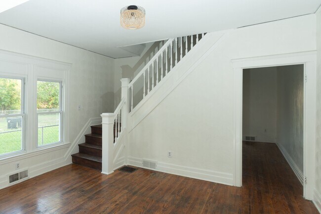 Building Photo - 528 E Philadelphia St