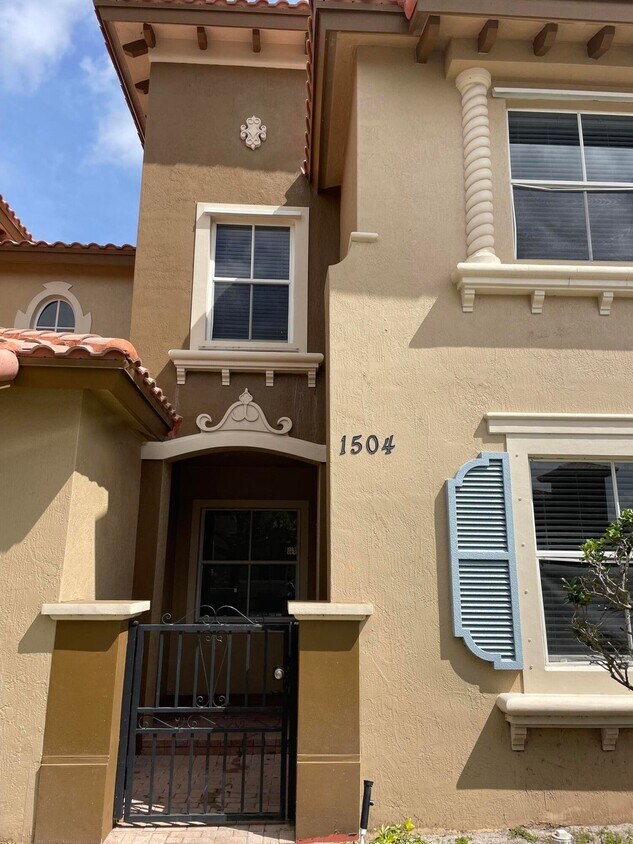 Foto principal - 2936 Hidden Hills Rd
