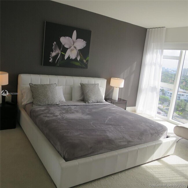 Foto del edificio - 10275 Collins Ave
