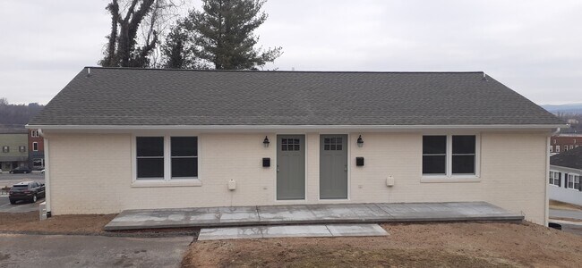 Building Photo - 301 2nd St