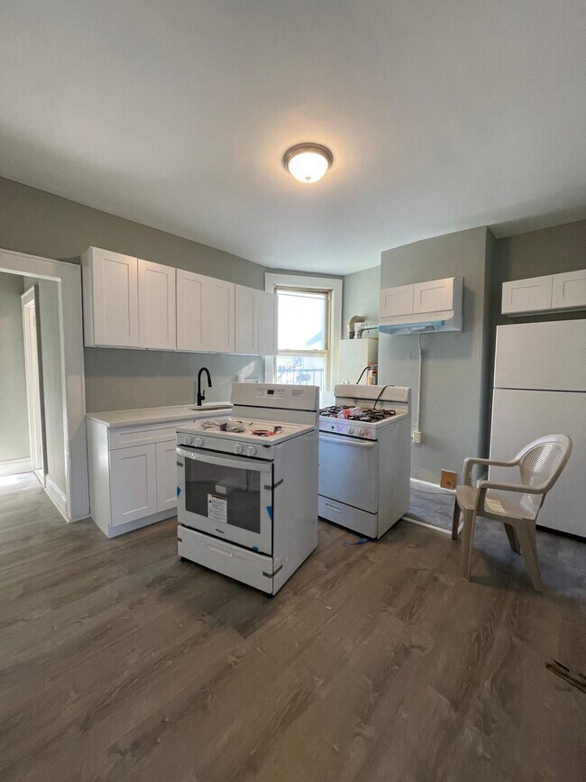 Building Photo - 8 Rutgers Ave