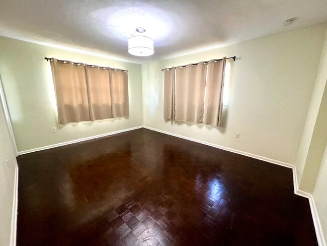 Foto del edificio - 2540 Sistina St