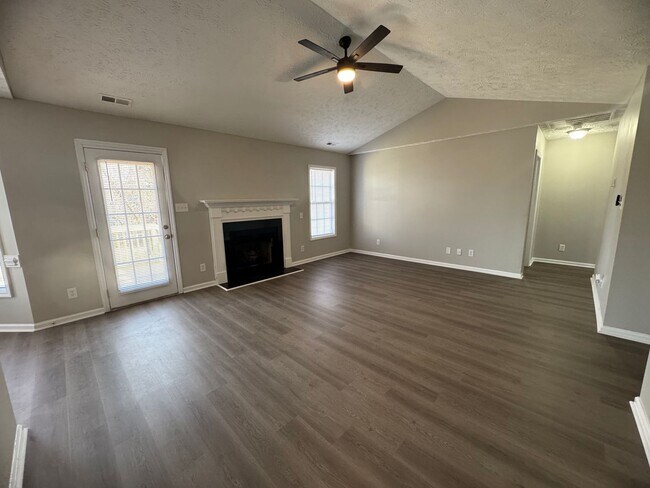 Foto del edificio - Spacious 3-Bedroom Home for Rent in Fayetteville