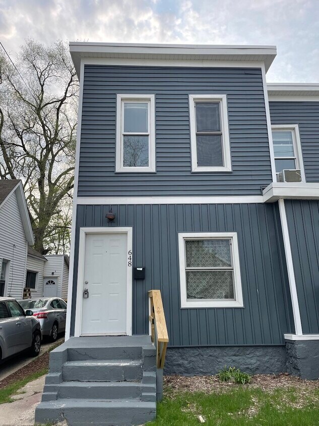 648 Broadway Ave NW Grand Rapids, MI 49504 Alquileres en Grand Rapids, MI