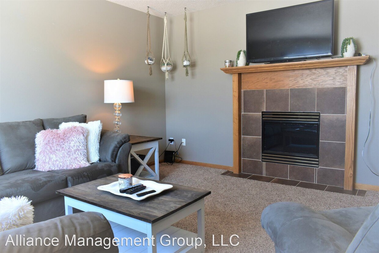 Foto principal - 3225-3235 35th Ave S