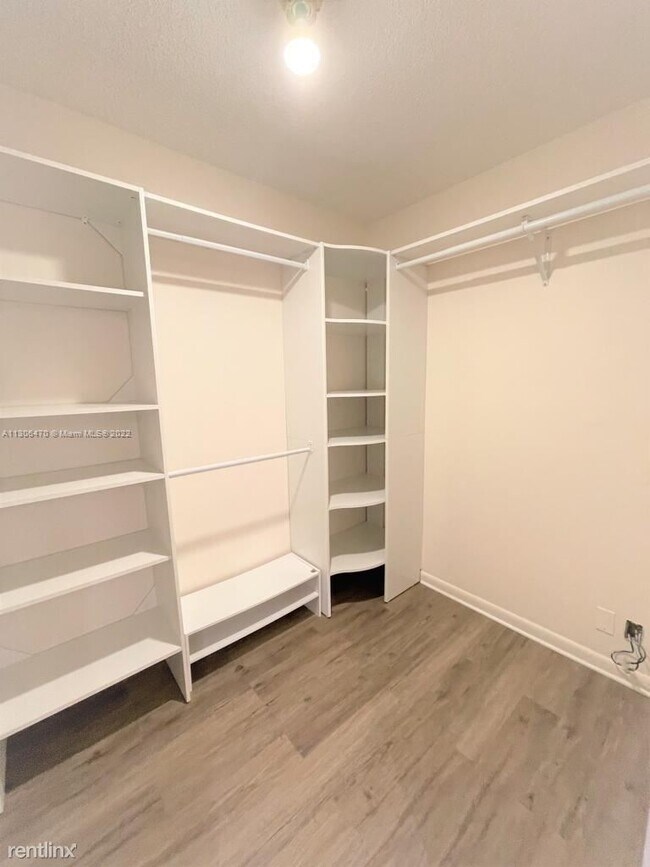 Foto del edificio - 2 br, 2 bath Condo - 1703 Whitehall Dr