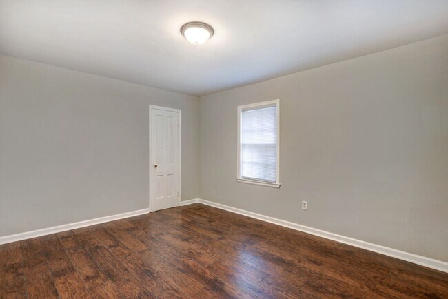 Foto del edificio - 1724 E 39th St