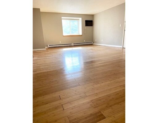 Foto del edificio - 16 Erick Rd