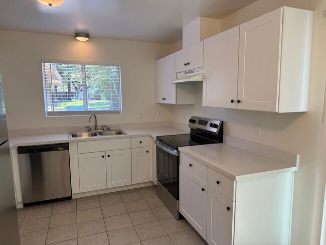 Foto del edificio - Blossom Valley Duplex