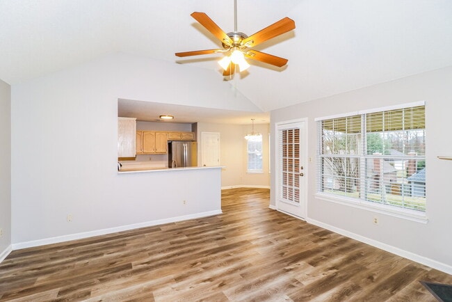 Building Photo - 2204 Stone Stream Dr