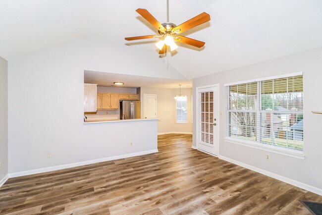 Foto del edificio - 2204 Stone Stream Dr