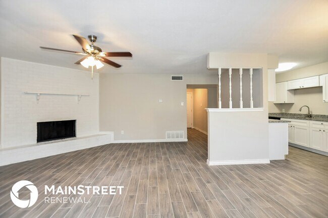 Building Photo - 1559 Willowbrook St