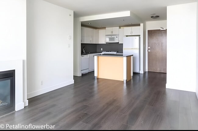 Building Photo - 155 1st St W