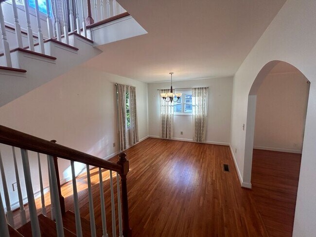 Foto del edificio - 128 E Glenwood Dr