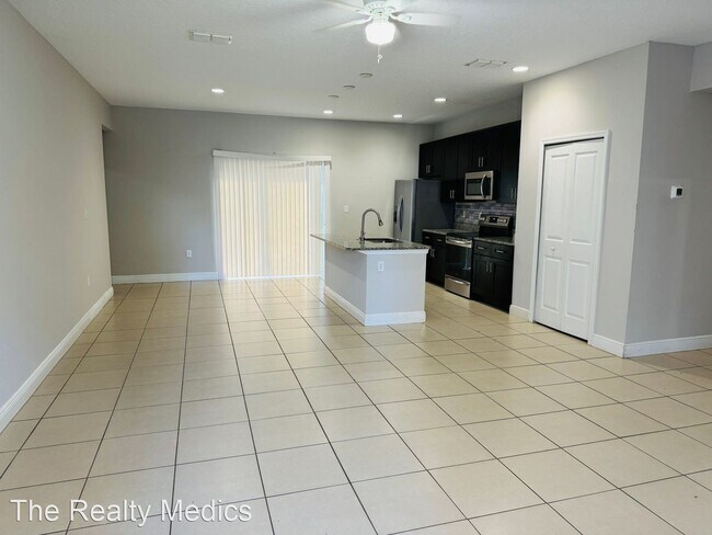 Foto del edificio - 4 br, 2 bath House - 528 Finch Lane