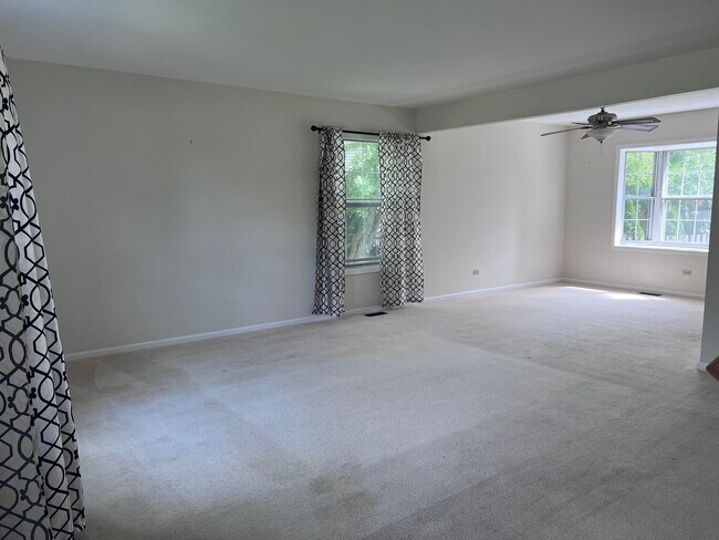 Building Photo - 680 Edinburgh Ln