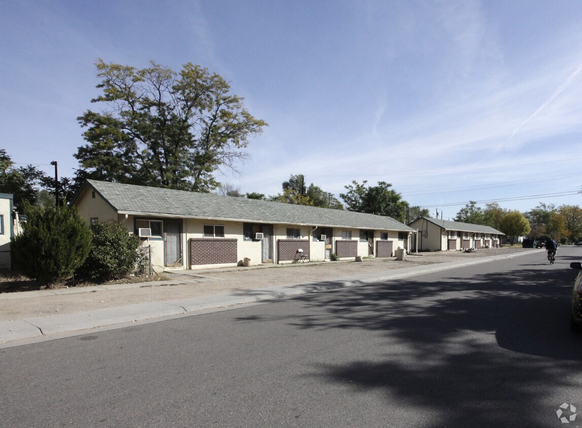 8250 Brighton Rd, Commerce City, CO 80022 Apartments in Commerce City